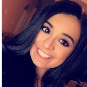 Meet your Posher, Claudia